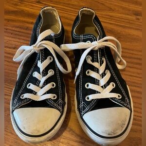 pair of black size 2 canvas Converse Chuck Taylor All Star